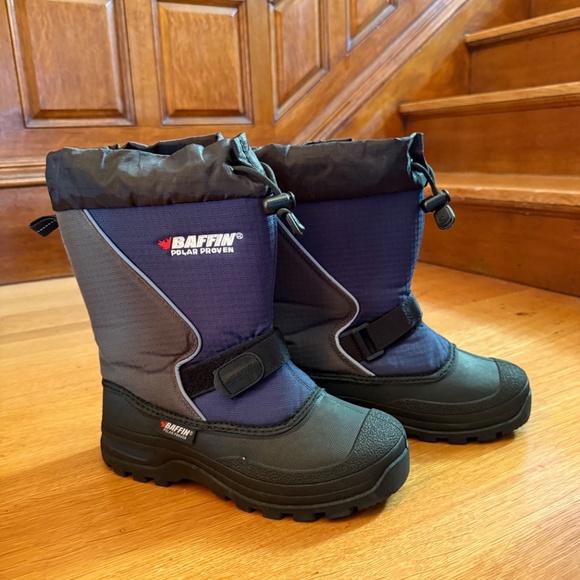 Baffin kids winter boot for sale (youth size 5)